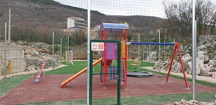 Sportski teren- dječije igralište u Zagvozdu, Hrvatska